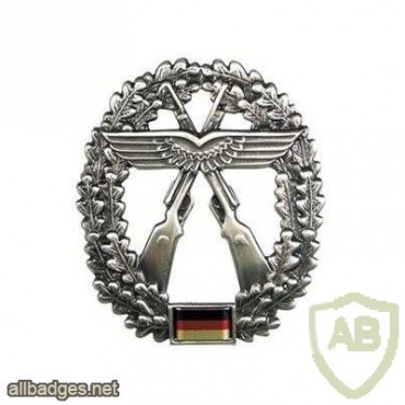 German Air Force Regiment hat badge img3433