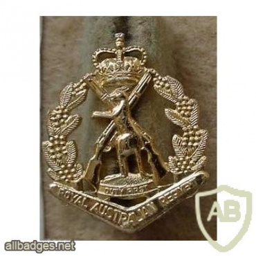 Royal Australian Regiment collar badge img9787