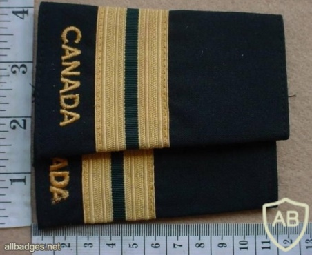 Canadian Captain rank epaulettes img10364
