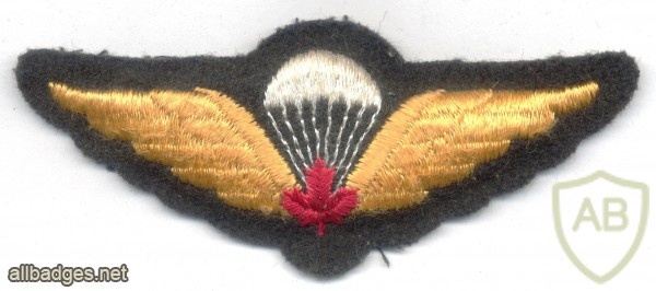 CANADA Army Parachute Jump wings, dark green wool, padded img10355