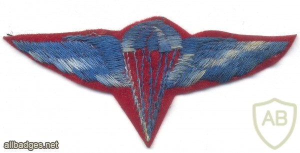 SYRIA Parachutist wings, cloth, blue on red img10394
