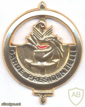 CAMEROON Presidential Guard beret badge img13166