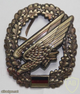 Paratroopers cap badge img20018