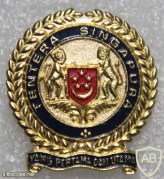 Singapore Army cap badge, from Lt Col and below) img21232