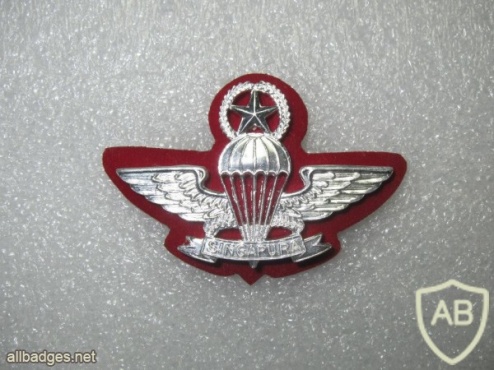 Singapore Master Commando Parachutist (1976-)(red backing from 1980 onward) img22947