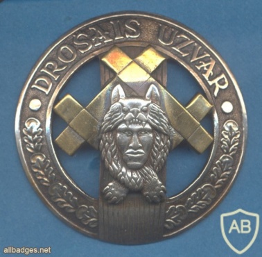 Latvian Special Tasks Unit cap badge img30060