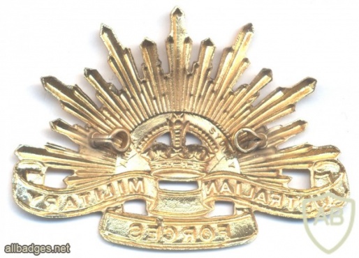 AUSTRALIA Australian Military Forces Rising Sun Hat Badge (1948-53), gold img34376
