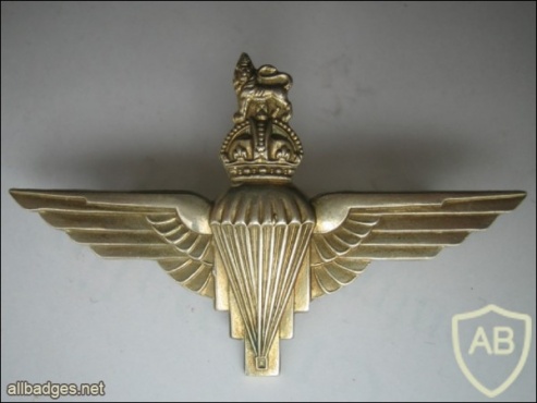 UK Parachute regiment cap badge img34408
