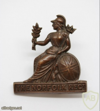 Norfolk Regiment cap badge, Officer's Service Dress img35088