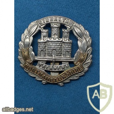 Northamptonshire Regiment cap badge, bimetal img35098
