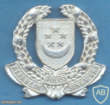 SINGAPORE Police Force cap badge img35649