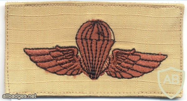 KUWAIT Parachute jump wings, full size, desert tan img35790