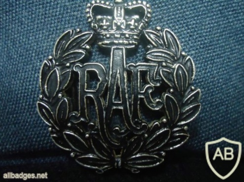 Royal Air Force cap badge, Queen's crown img36099