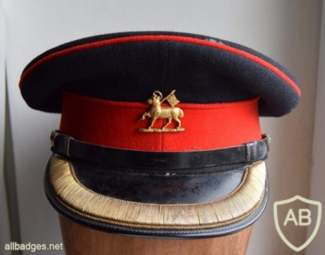 Queen's Regiment cap, officer's img36276