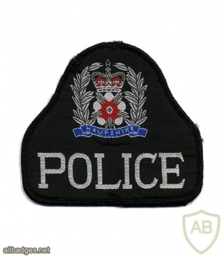 England - Hampshire Police arm patch img37436