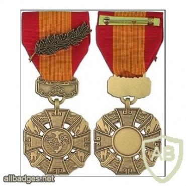 South Vietnam Gallantry Cross Medal with Palm img37881