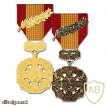 South Vietnam Gallantry Cross Medal with Palm img37880
