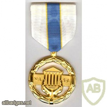NASA Exceptional Administrative Achievement Medal img38062