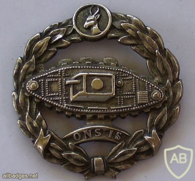 South Africa Armoured Corps cap badge, WWII img40814