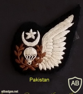PAKISTAN ARMY PARATROOPER INSTRUCTOR bullion badge img48896