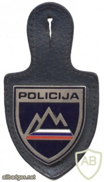 Slovenian police - uniformed police pocket badge img48972