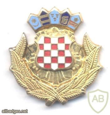 CROATIA National Police hat badge, Officer (gold), smaller shield img49067