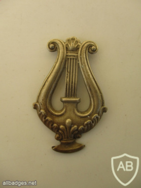 France - Army - Military band hat badge img54025