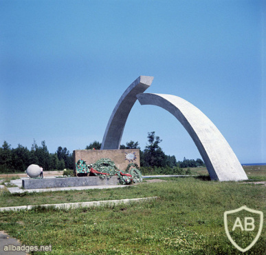 Leningrad, Broken Ring monument on "Road of Life" img56514