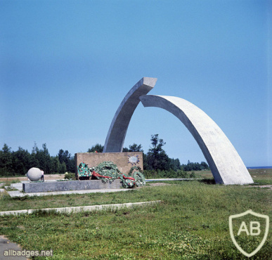 Ленинград, мемориал "Разорванное кольцо"  - Broken Ring monument on "Road of Life" img56514