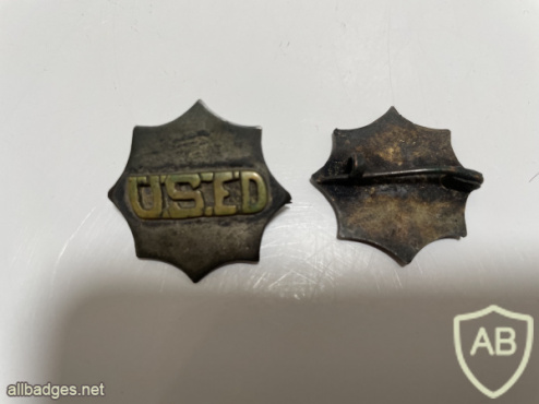 Uknown badge with "U.S.E.D." img66251