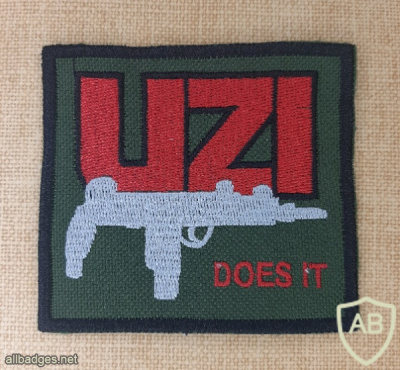 Uzi submachine gun img70894